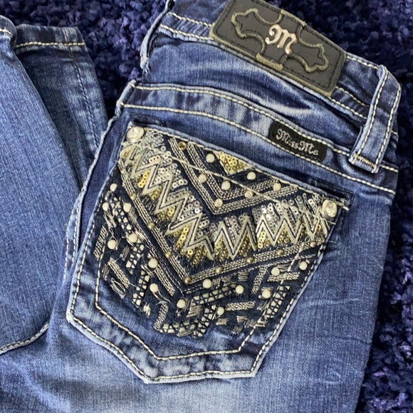 Used:has a few spots on back on jeans. Listed in photos - Picture 2 of 9